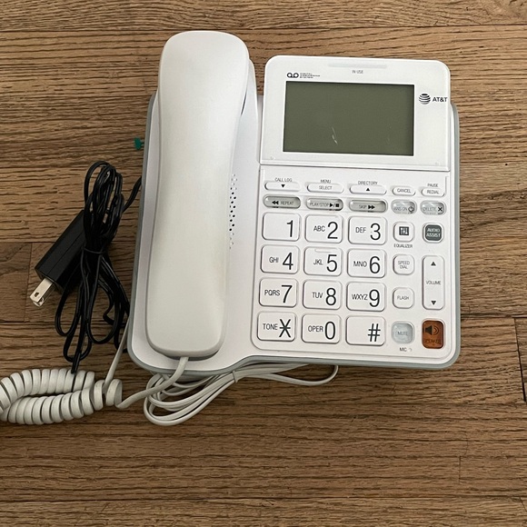 White‎ Corded Phone with Caller ID - Picture 1 of 2
